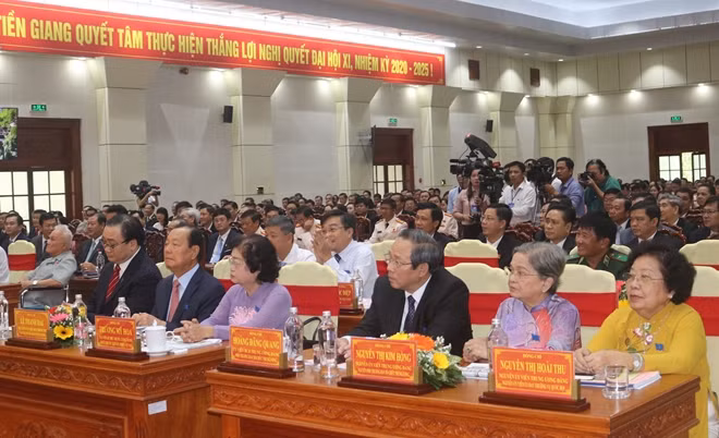 Các đại biểu dự đại hội.