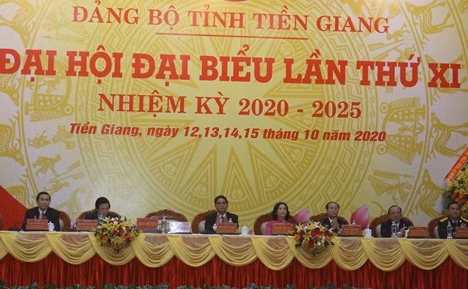Đoàn Chủ tịch điều hành tại đại hội.