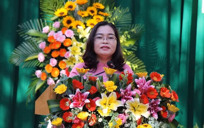 Giám đốc Sở Giáo dục và Đào tạo TP Cần Thơ Trần Hồng Thắm, phát biểu tại lễ khai giảng.