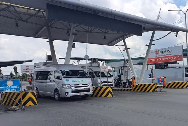 Bến xe Cần Thơ bị tố thu nhiều loại phí với mức giá cao.