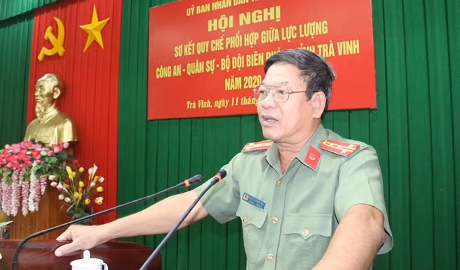 Đại tá Huỳnh Văn Thình, Phó giám đốc Công an tỉnh Trà Vinh phát biểu tại hội nghị.