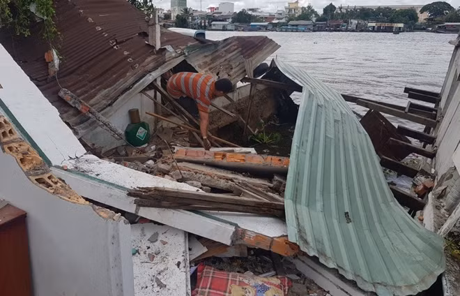 So với cùng kỳ năm 2019, tăng 11 vụ sạt lở, quy mô sạt lở và mức độ thiệt hại lớn hơn.