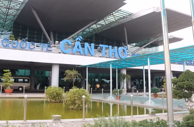 “Chuyến bay thứ nhất chở 121 hành khách, chuyến thứ 2 là 105 hành khách và chuyến thứ ba vào tối cùng ngày có 52 hành khách”, đại diện Cảng hành không quốc tế Cần Thơ cho hay.