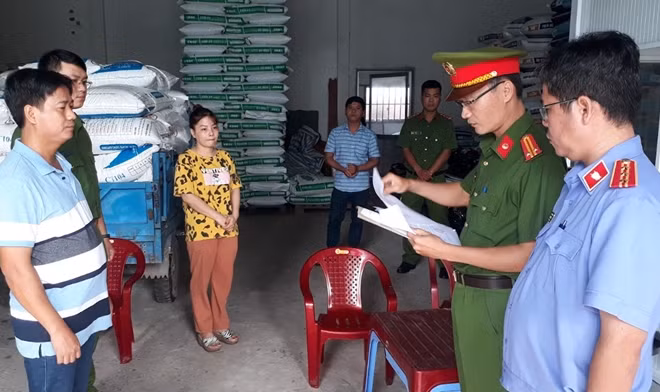Cơ quan điều tra thực hiện lệnh bắt tạm giam bị can.