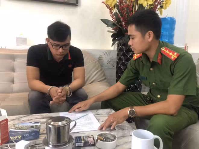 Cơ quan điều tra khám xét trụ sở và tạm giữ nam giám đốc để điều tra.