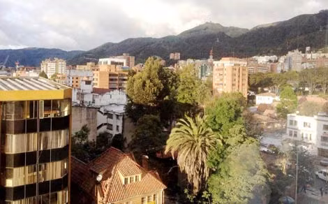 Thủ đô Bogotá D.C là thành phố lớn nhất của Colombia, nằm ở độ cao 2.625 mét so với mực nước biển với dân số hơn 7,5 triệu người (số liệu tính đến năm 2012).