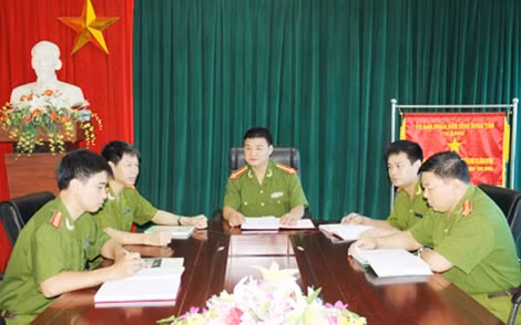 Ban chỉ huy phòng PC46, Công an tỉnh Hưng Yên trong một lần họp án.