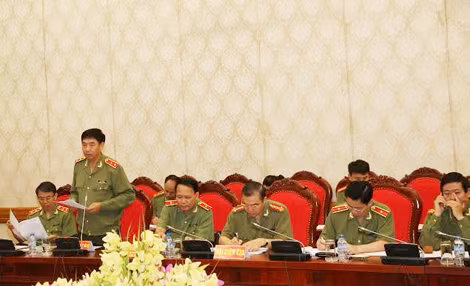 Trung tướng Lê Văn Đệ, Phó Tổng cục trưởng Tổng cục Chính trị CAND, Ủy viên Thường trực Ban Tổ chức quốc gia, Phó trưởng Tiểu ban thông qua Dự thảo hướng dẫn công tác thi đua khen thưởng.