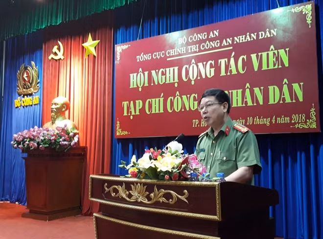 Đại tá Vũ Hồng Sơn khái quát tình hình, kết quả hoạt động của Tạp chí CAND trong năm 2017 và định hướng trọng tâm công tác năm 2018.
