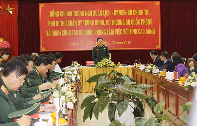Bộ trưởng Bộ Quốc phòng Ngô Xuân Lịch phát biểu tại buổi làm việc.