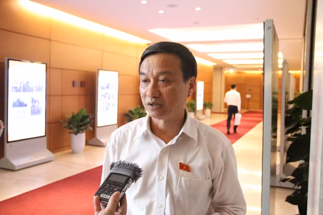 Đại biểu Bùi Văn Xuyền.