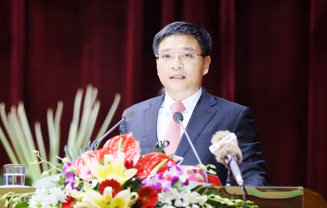 Tân Chủ tịch tỉnh Nguyễn Văn Thắng phát biểu nhậm chức.