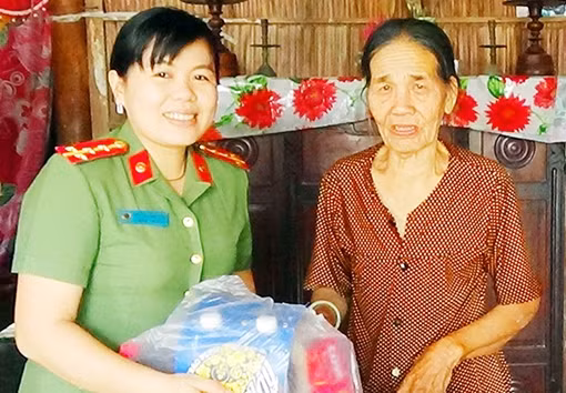 Nữ Đại úy Công an đam mê nghề báo ảnh 2