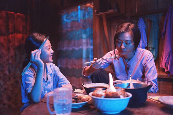 “Hai Phượng” là bộ phim đầu tiên của Việt Nam ra mắt cùng lúc cả ở Việt Nam và Bắc Mỹ.