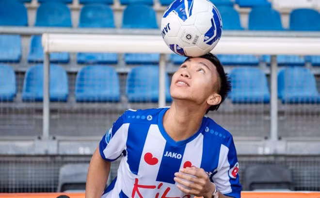 Đoàn Văn Hậu là ứng viên cho Quả bóng Vàng Việt Nam 2019. Ảnh: SC Heerenveen