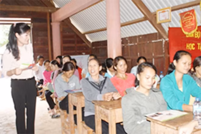Một buổi tuyên truyền phòng chống tác hại của thuốc lá cho hội viên nông dân. Một buổi tuyên truyền phòng chống tác hại của thuốc lá cho hội viên nông dân.