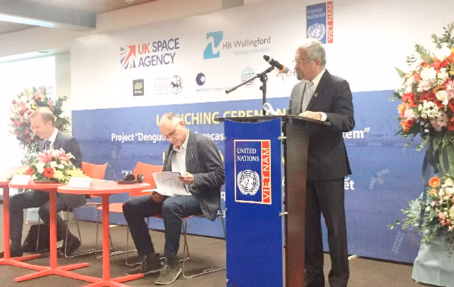 Ông Kamal Malhotra, Điều phối viên thường trực Liên hợp quốc tại Việt Nam phát biểu tại Lễ khởi động Dự án “Hệ thống dự báo Mô hình sốt xuất huyết dựa trên số liệu vệ tinh”.