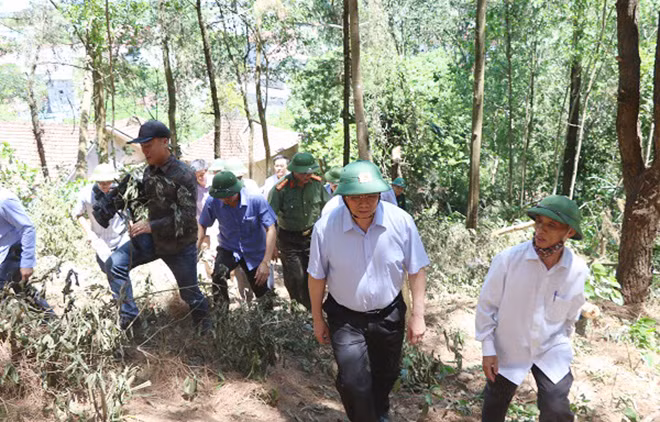Đồng chí Phạm Minh Chính, Ủy viên Bộ Chính trị, Bí thư Trung ương Đảng, Trưởng ban Tổ chức Trung ương đã đi kiểm tra thực địa tình hình cháy rừng tại Hà Tĩnh.