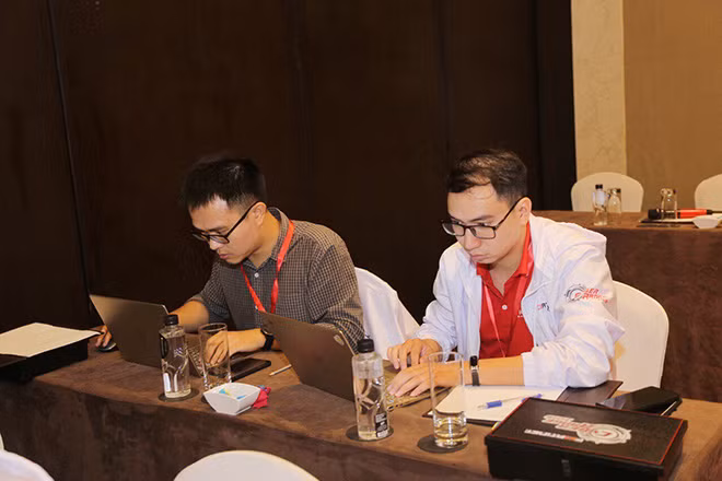 Đội thi đến từ MobiFone tập trung cao độ vượt qua các thử thách và giành vị trí cao nhất của CyberRange 2019 Đội thi đến từ MobiFone tập trung cao độ vượt qua các thử thách và giành vị trí cao nhất của CyberRange 2019