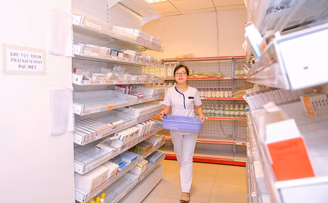 Tại Bệnh viện Vinmec Times City, thuốc được bảo quản trong các điều kiện chuẩn quốc tế về nhiệt độ, độ ẩm để đảm bảo chất lượng thuốc đến người bệnh Tại Bệnh viện Vinmec Times City, thuốc được bảo quản trong các điều kiện chuẩn quốc tế về nhiệt độ, độ ẩm để đảm bảo chất lượng thuốc đến người bệnh