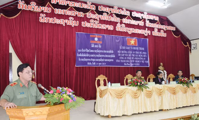 Thiếu tướng Nguyễn Hải Trung, Giám đốc Công an tỉnh phát biểu tại buổi lễ bàn giao công trình nhà Hội trường cho Công an tỉnh Hủa Phăn. Thiếu tướng Nguyễn Hải Trung, Giám đốc Công an tỉnh phát biểu tại buổi lễ bàn giao công trình nhà Hội trường cho Công an tỉnh Hủa Phăn.