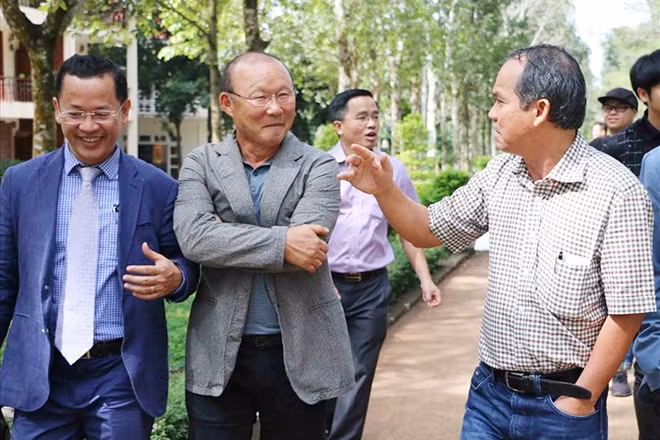 Bầu Đức là người đã góp công đưa HLV Park Hang-seo về Việt Nam. Ảnh: ĐT