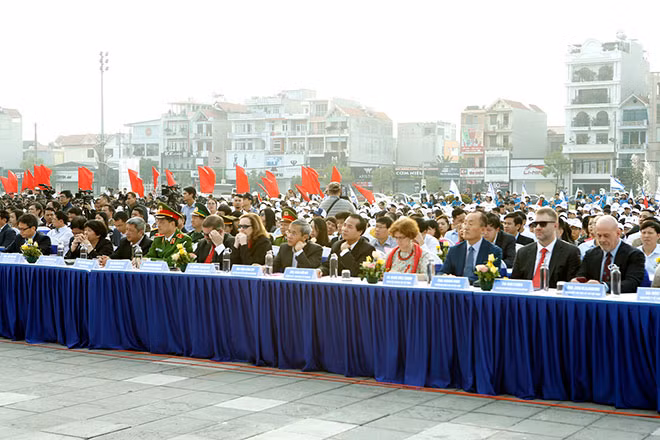 Các đại biểu dự mít tinh.