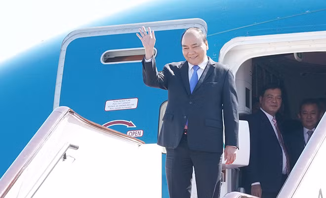 Thủ tướng Nguyễn Xuân Phúc và đoàn đại biểu cấp cao Việt Nam đến sân bay quốc tế Bắc Kinh - Ảnh: VGP/Quang Hiếu