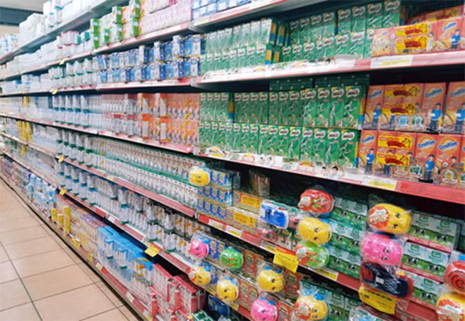 Khu vực bán sữa tại các siêu thị với rất nhiều thương hiệu trong và ngoài nước