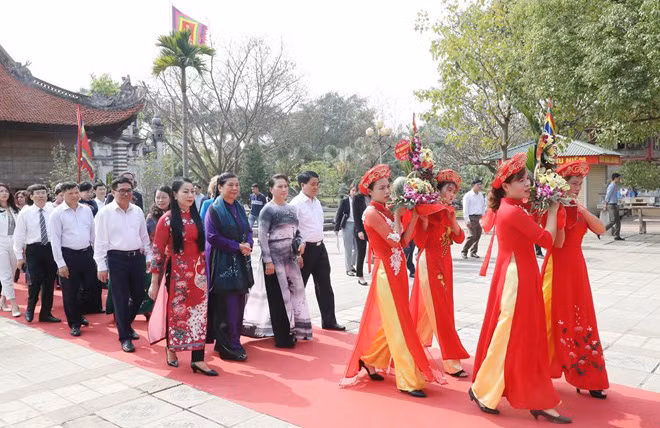 Chủ tịch Quốc hội Nguyễn Thị Kim Ngân và các đại biểu tham dự buổi lễ. Ảnh Trọng Đức/TTXVN