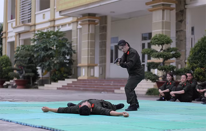 Diễn viên Ngọc Thanh Tâm trong một buổi huấn luyện kỹ năng của "Mỹ nhân hành động".