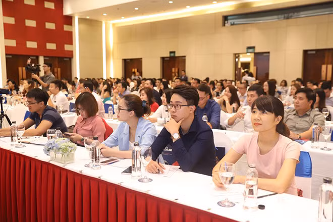 Người dự hội thảo đã có cái nhìn đúng về cơ hội, thách thức trong hoạt động kinh doanh của doanh nghiệp thời 4.0 Người dự hội thảo đã có cái nhìn đúng về cơ hội, thách thức trong hoạt động kinh doanh của doanh nghiệp thời 4.0