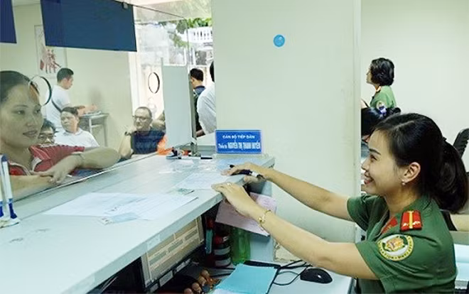 Thủ tục đề nghị xét duyệt nhân sự cấp thị thực cho người nước ngoài nhập cảnh Việt Nam đơn giản, thuận tiện. (Ảnh minh họa)