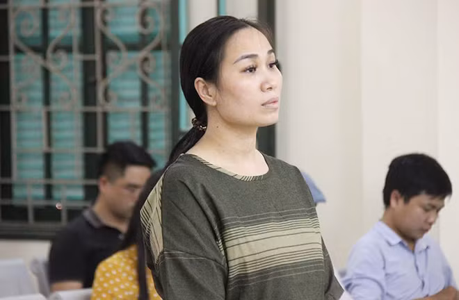 Bị cáo Vân khai báo trước HĐXX.