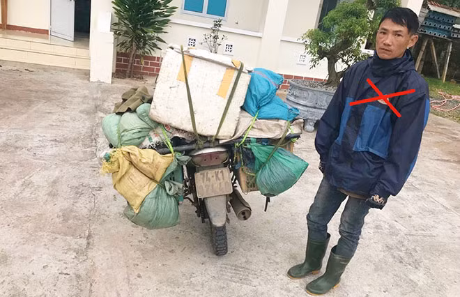 Đối tượng Khanh và tang vật bắt giữ.