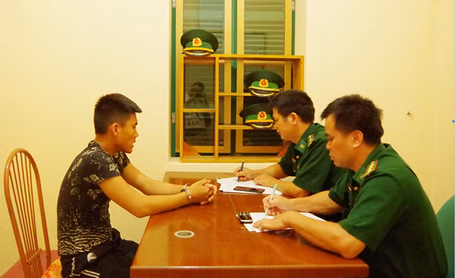 BĐBP tỉnh Lào Cai bắt đối tượng mua bán người dưới 16 tuổi.