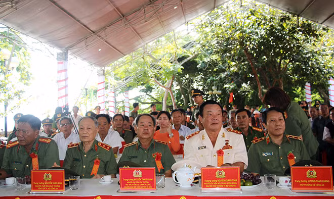 Các đại biểu tham dự buổi gặp mặt.