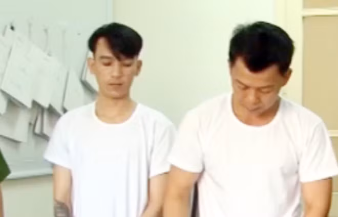 Đối tượng Lê Văn Hoàng và Lê Hoàng Phi tại cơ quan Công an Đối tượng Lê Văn Hoàng và Lê Hoàng Phi tại cơ quan Công an
