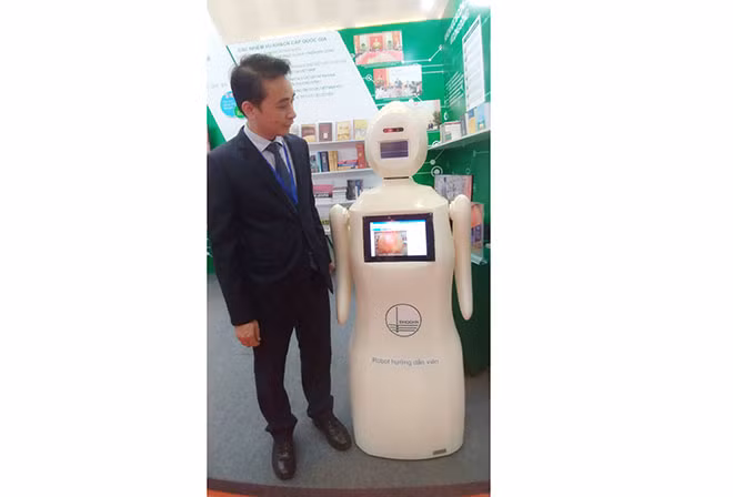 PGS.TS Chử Đức Trình nói về những tính năng độc đáo của Robot FUSO.