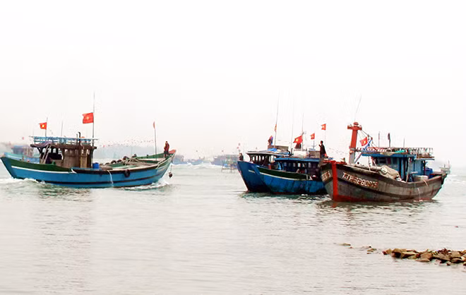 Ngư dân Thừa Thiên - Huế ra khơi đánh bắt vụ Nam.