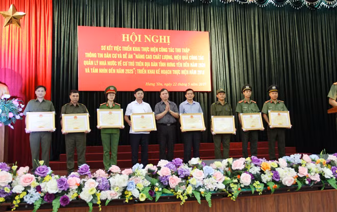Hình ảnh trao thưởng tại hội nghị