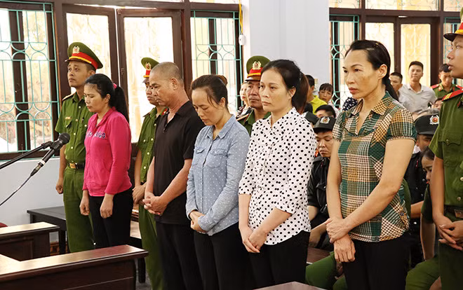Các bị cáo tại phiên tòa.