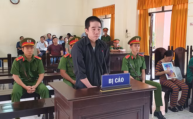 Đối tượng Nguyễn Ngọc Huy tại phiên xét xử.