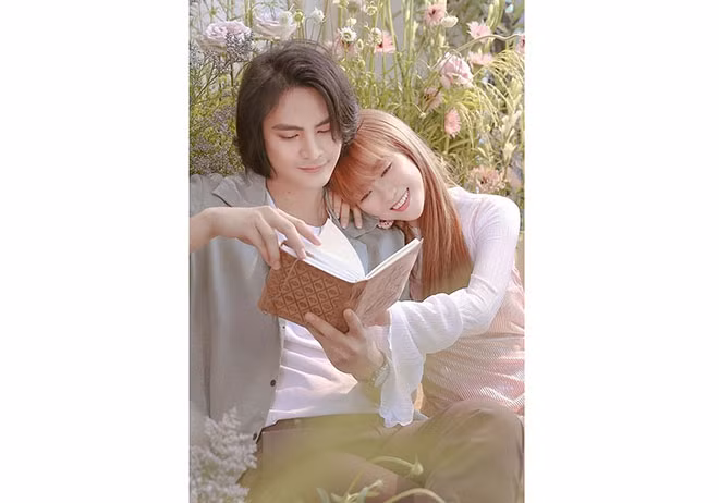 Ca sĩ Đinh Hương và nam diễn viên người Thái Lan trong MV "Nếu hôm nay là ngày tận cuối để yêu". Ca sĩ Đinh Hương và nam diễn viên người Thái Lan trong MV "Nếu hôm nay là ngày tận cuối để yêu".