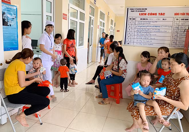 Trạm Y tế xã điểm Đoàn Kết, huyện Vân Đồn được đầu tư, nâng cấp khang trang.