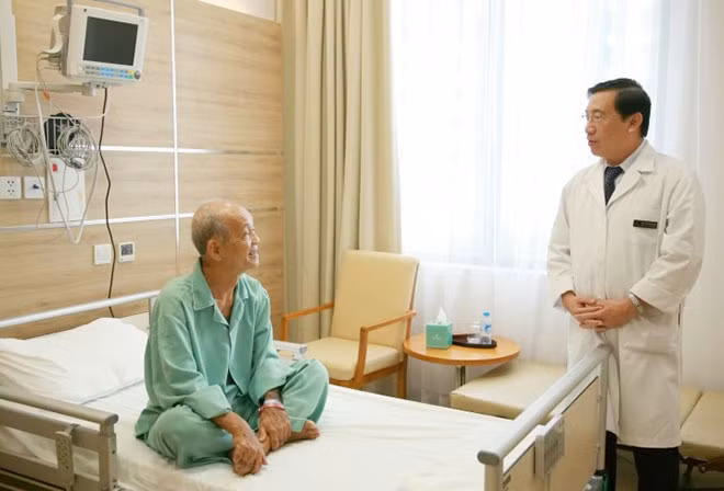 Với mô hình điều trị tim mạch trọn gói, người bệnh sẽ được chẩn đoán sớm, điều trị đa chuyên khoa theo phác đồ chuẩn của Hiệp hội Tim mạch uy tín trên thế giới - GS Võ Thành Nhân, GĐ Trung tâm Tim mạch Vinmec Central Park cho biết. Với mô hình điều trị tim mạch trọn gói, người bệnh sẽ được chẩn đoán sớm, điều trị đa chuyên khoa theo phác đồ chuẩn của Hiệp hội Tim mạch uy tín trên thế giới - GS Võ Thành Nhân, GĐ Trung tâm Tim mạch Vinmec Central Park cho biết.
