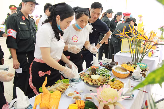Ẩm thực 3 miền được thu nhỏ dưới bàn tay khéo léo của các đầu bếp.