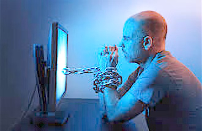 Internet phát triển bên cạnh những ưu điểm là những hệ lụy kéo theo trong đó chứng nghiện internet đang huỷ hoại não bộ con người.