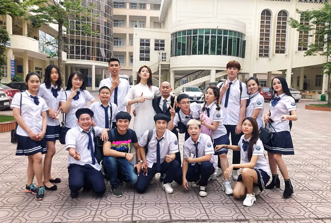 Phim “Siêu quậy TV” liên tục gặp sự cố liên quan đến đời tư diễn viên.