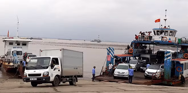 Phà Gót vận chuyển hàng nghìn phương tiện và hơn 1 vạn người qua phà mỗi ngày.